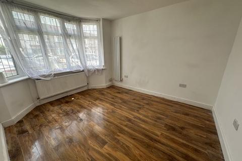 6 bedroom terraced house to rent, Woodcroft Crescent, Uxbridge, UB10