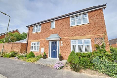 4 bedroom detached house for sale, Westland Drive, Lee on the Solent, PO13