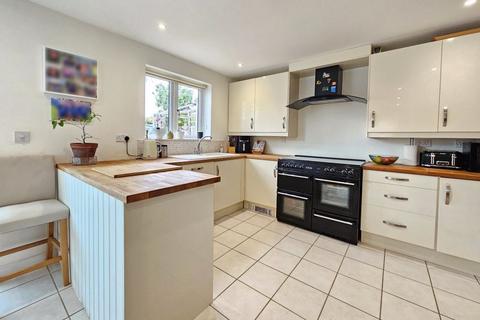 4 bedroom detached house for sale, Westland Drive, Lee on the Solent, PO13