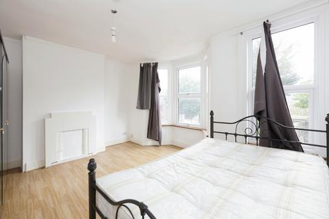 1 bedroom in a house share to rent, Etloe Road, Leyton