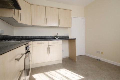 2 bedroom apartment to rent, Leslie Road, Leyton