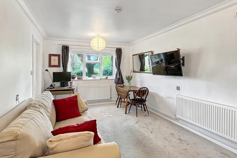 2 bedroom ground floor flat to rent, Walkling Way, Cambridge CB24