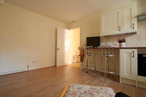 1 bedroom flat to rent, Dormansland, Lingfield