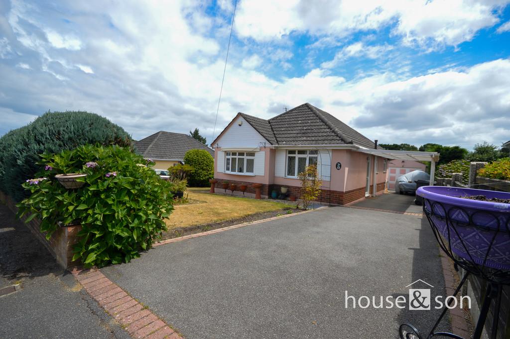 Hull Way, Bournemouth 2 bed detached bungalow - £345,000