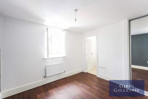 3 bedroom terraced house to rent, Grange Road, Chalfont St Peter, SL9