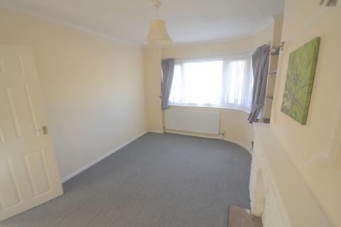 2 bedroom flat to rent, Tomswood Hill, IG6 2HP