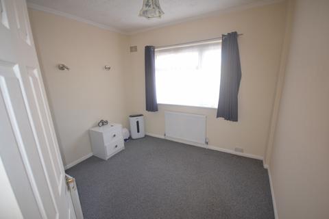 2 bedroom flat to rent, Tomswood Hill, IG6 2HP