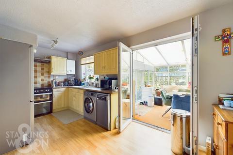 3 bedroom semi-detached house for sale, Gainsborough Avenue, Diss