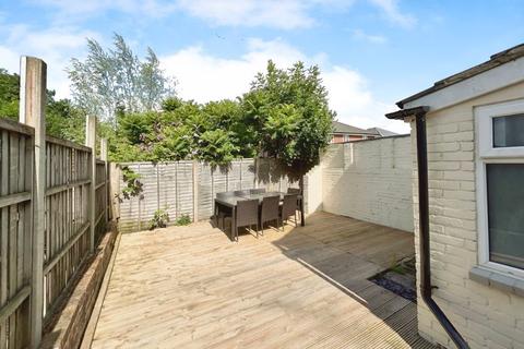 4 bedroom semi-detached house to rent, Sea View Road, Poole BH12