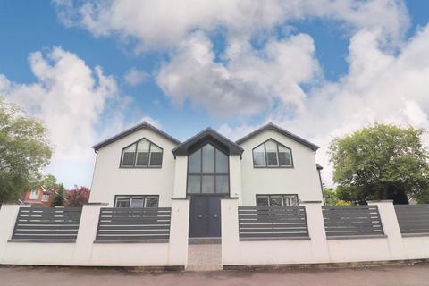 4 bedroom detached house for sale, Beatrice Road, Manchester M28