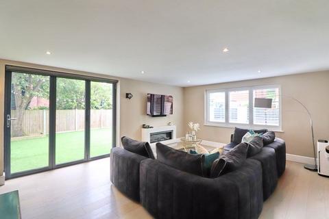 4 bedroom detached house for sale, Beatrice Road, Manchester M28
