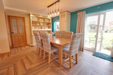 17 Newlands Close, Penkridge, Stafford, ST19 5JB