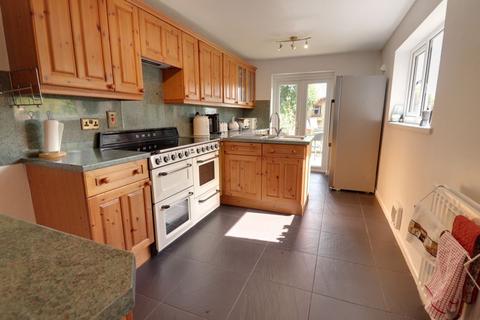 17 Newlands Close, Penkridge, Stafford, ST19 5JB