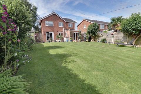 17 Newlands Close, Penkridge, Stafford, ST19 5JB
