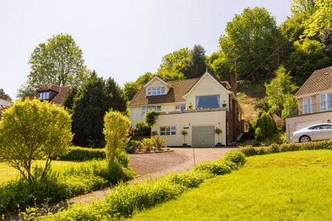 4 bedroom chalet to rent, Birtley Road, Bramley Village