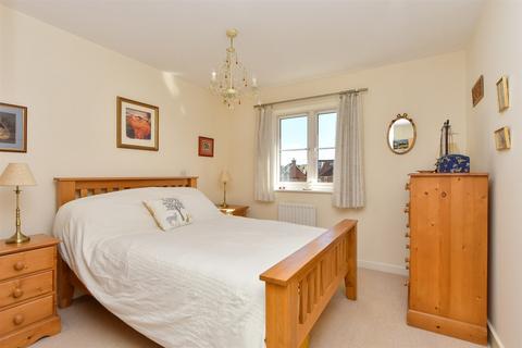 38 Eglington Drive, Wainscott, Rochester, ME3 8BF