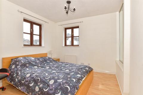 1 bedroom end of terrace house for sale, Holborough Road, Snodland, Kent