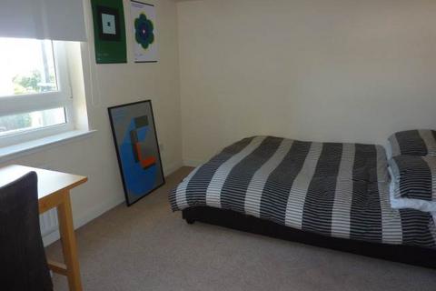 2 bedroom flat to rent, Hawkhill Close, Leith, Edinburgh