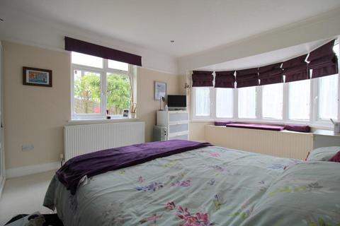 4 bedroom detached house for sale, Cutenhoe Road, South Luton, Luton, Bedfordshire, LU1 3NJ