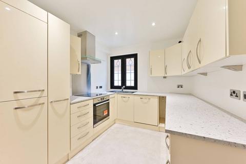 3 bedroom flat to rent, Thornton Road, Wimbledon, London, SW19