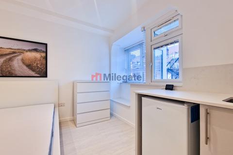 Studio to rent, Accommodation Road, London NW11