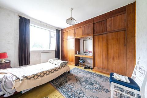 2 bedroom maisonette for sale, Colindeep Lane, London