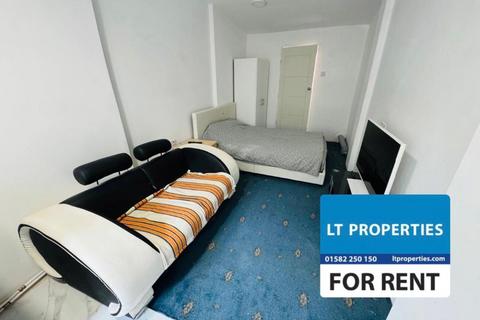 Studio to rent, Luton LU2