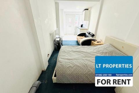 Studio to rent, Luton LU2