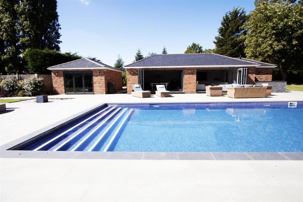 POOL4.jpg