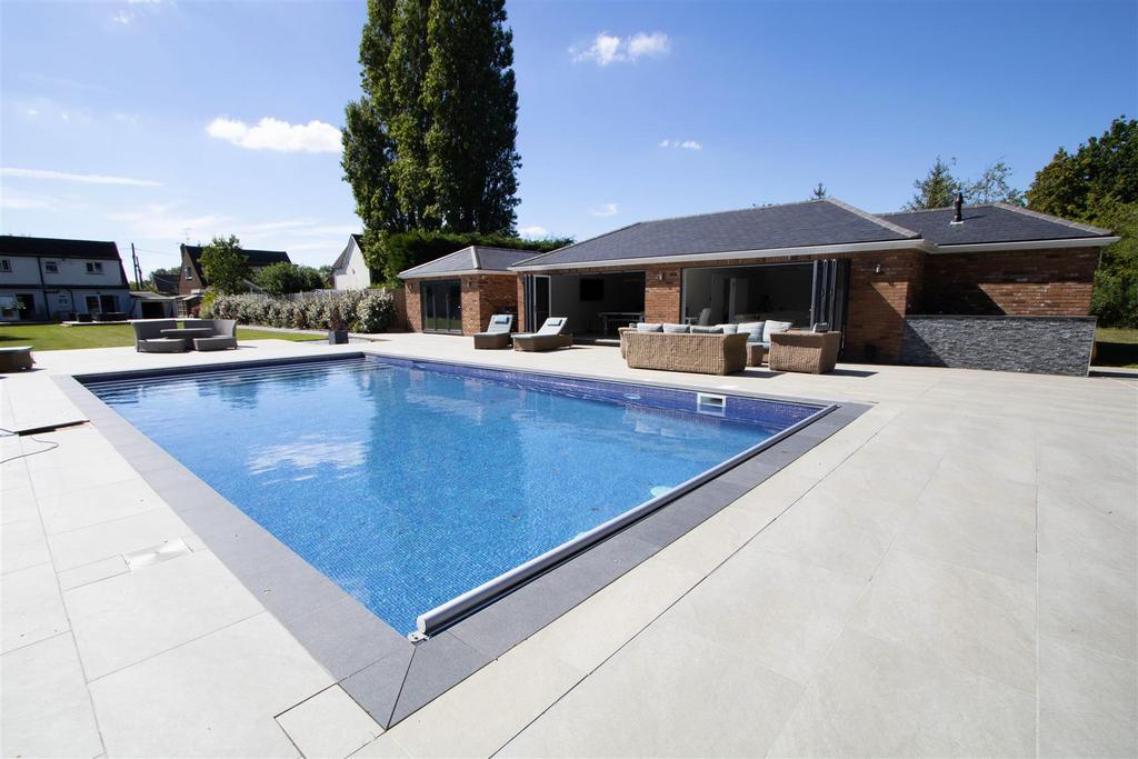 POOL1.jpg