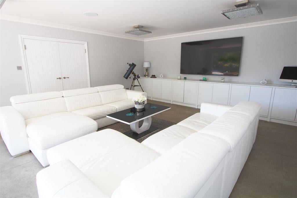 Lounge2.jpg