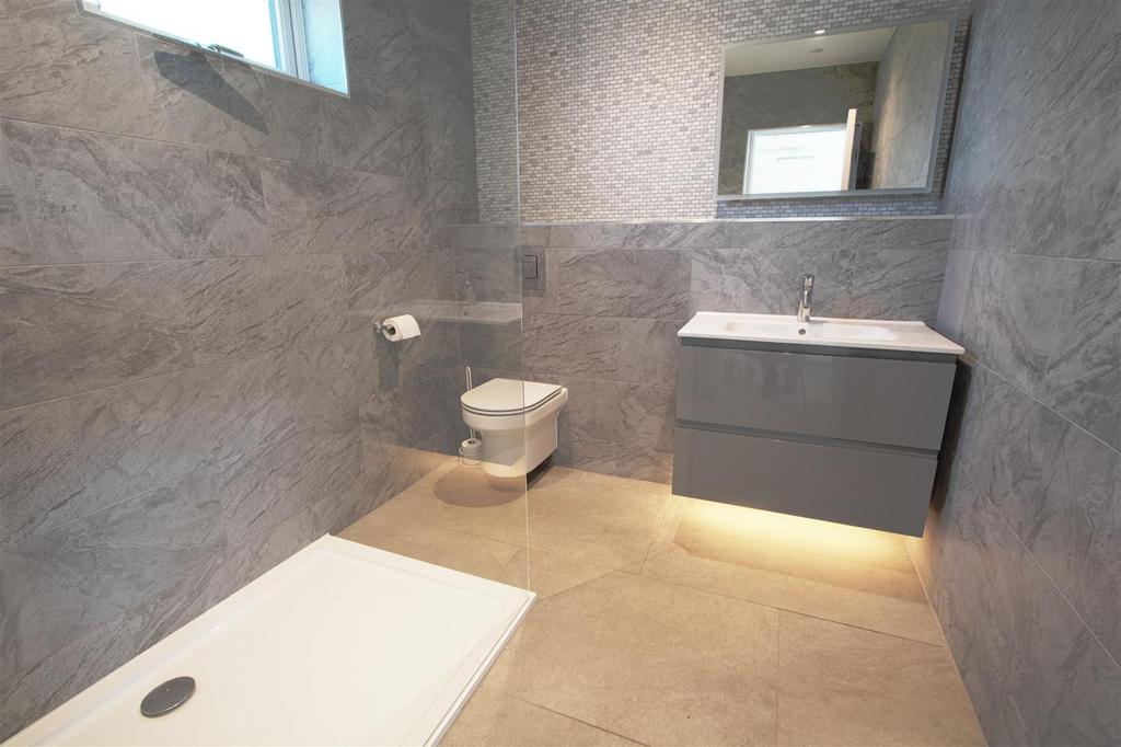 Ensuite2.jpg