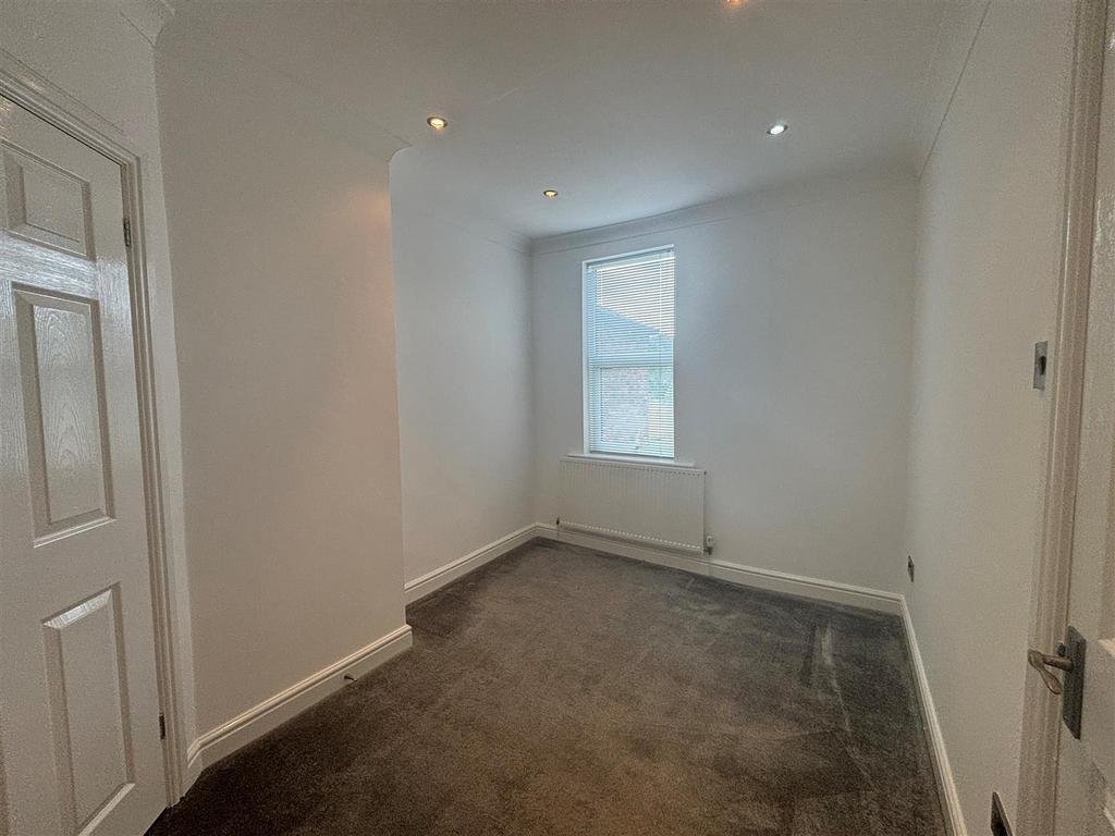 Bedroom 1.jpg