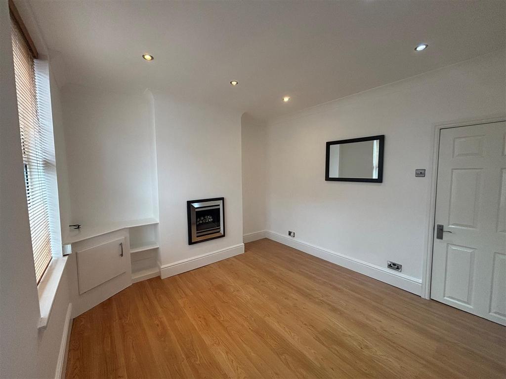 Living room 3.jpg