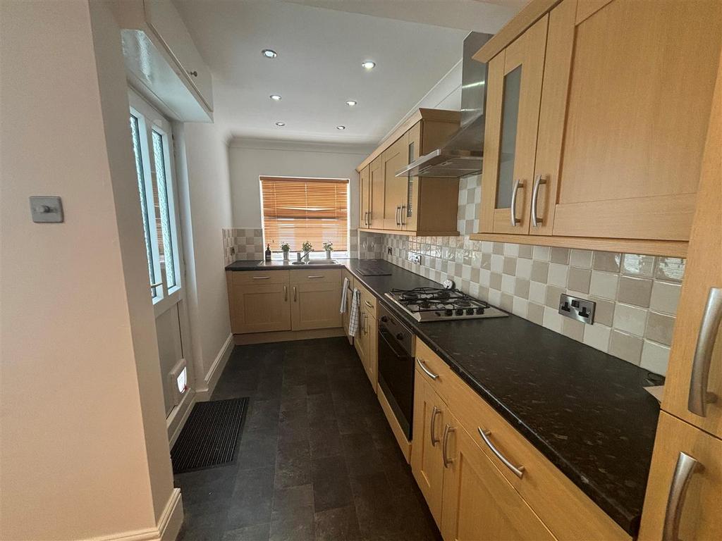 Kitchen 1.jpg