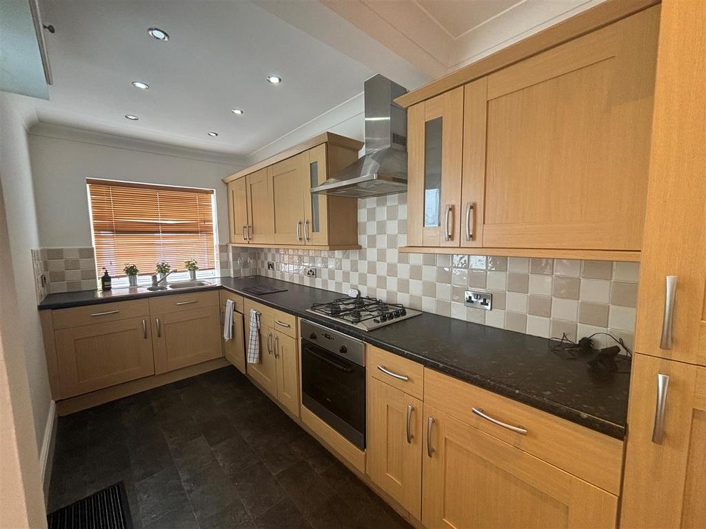 Kitchen 2.jpg
