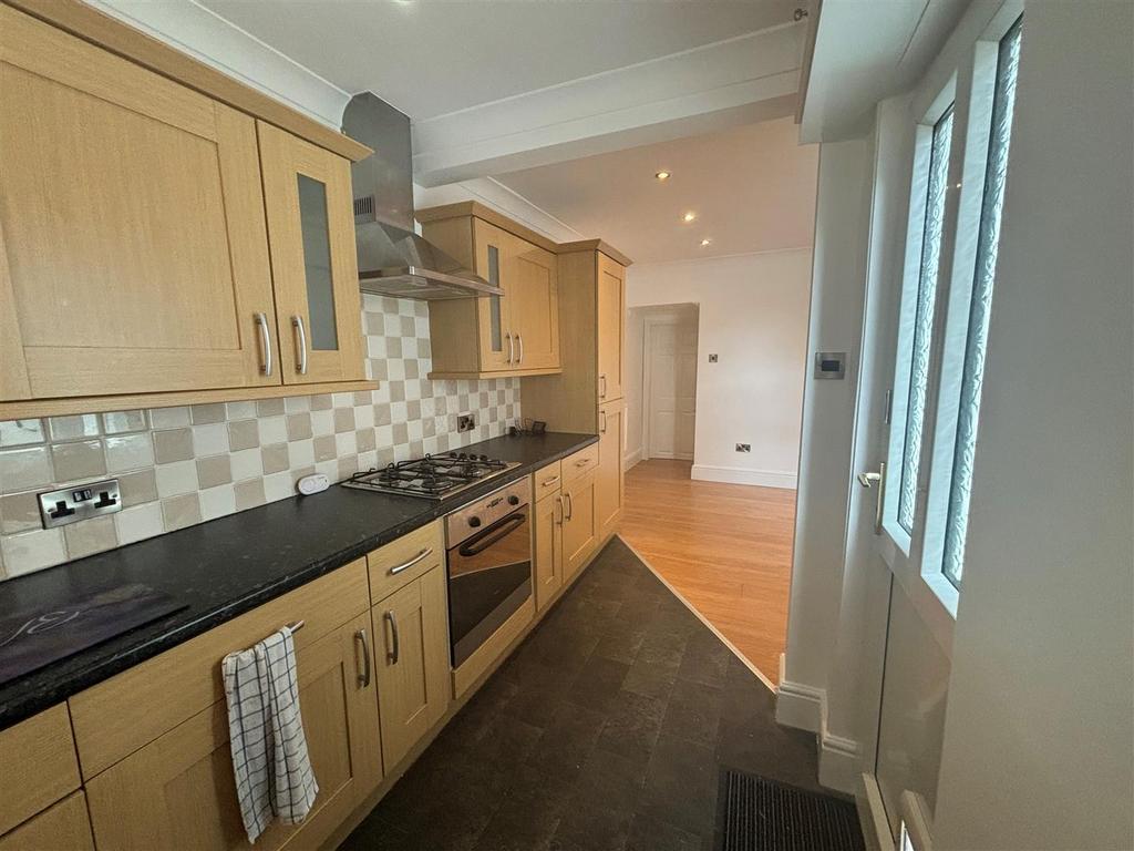 Kitchen 3.jpg