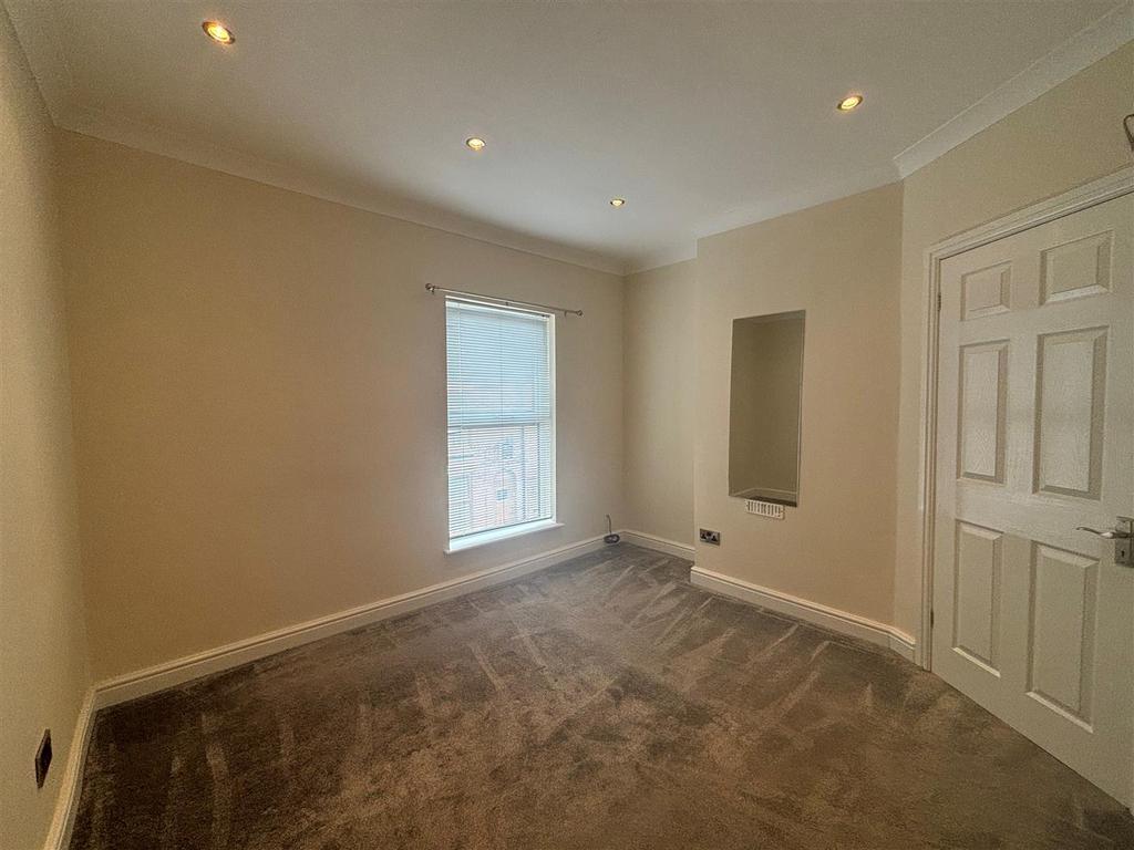 Main bedroom 1.jpg