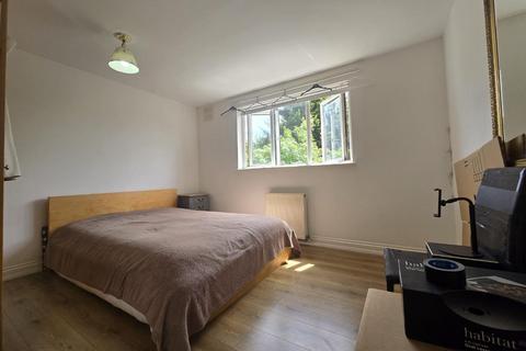 1 bedroom apartment to rent, Leeside Crescent, Golders Green NW11