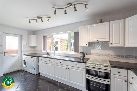 3 bedroom detached house for sale, Kestrel Drive, Rossington, Doncaster