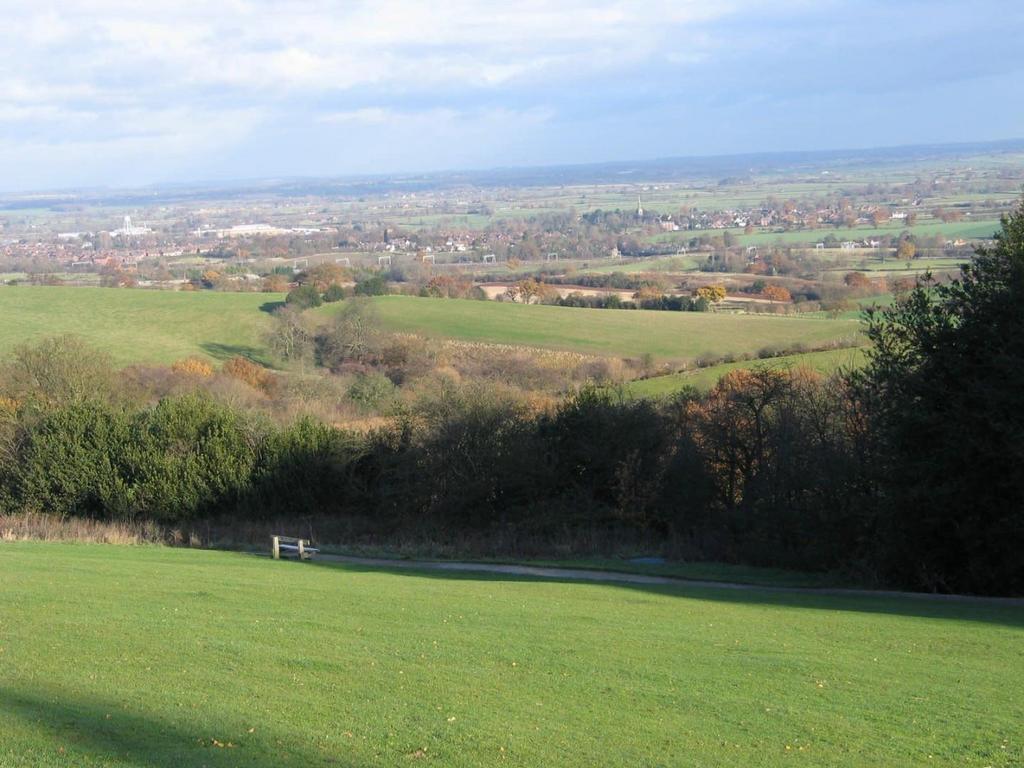 Hartshill-hayes-country-park