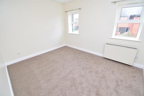 2 bedroom flat to rent, The Gables, Wakefield WF1