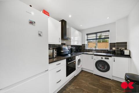 4 Bancroft Chase, Hornchurch, RM12 4DR
