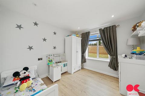 4 Bancroft Chase, Hornchurch, RM12 4DR