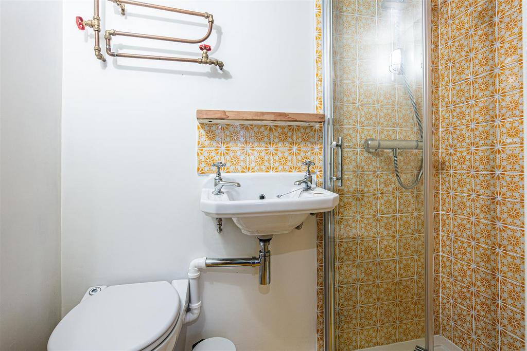 Ensuite to lower floor bedroom