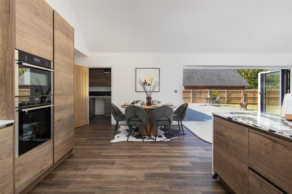 Kitchen &amp; Dining Area