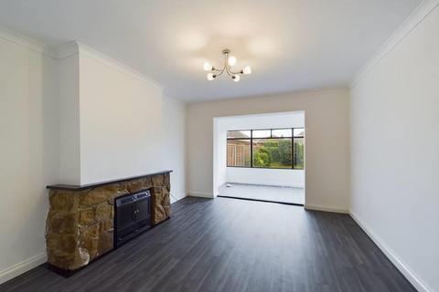 2 bedroom bungalow for sale, Lakefields Close, Rainham