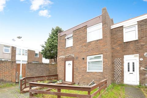 3 bedroom end of terrace house for sale, Pontypool Walk, Harold Hill, Romford