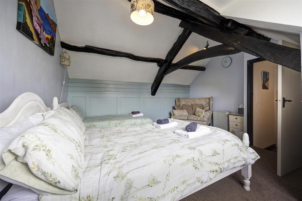 Bed2 03.jpg