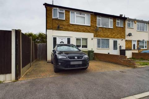 43 Blake Close, Rainham, RM13 8BE